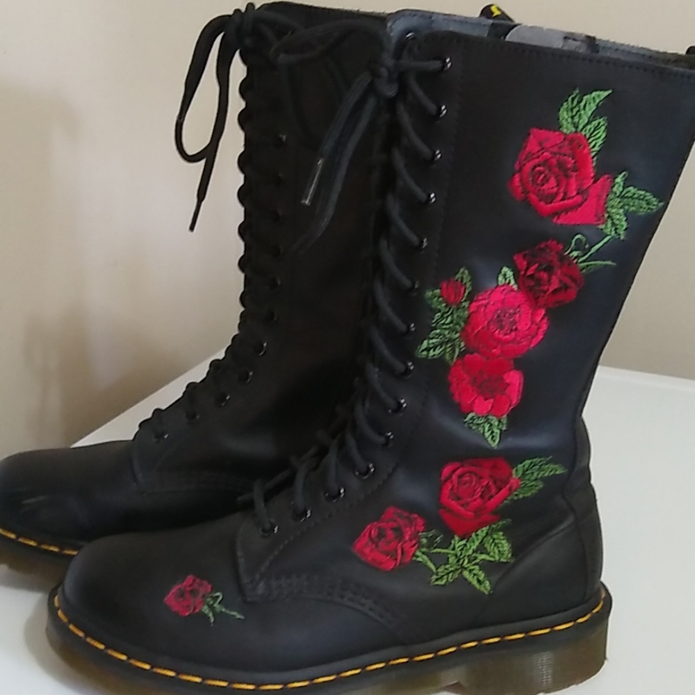 Dr. Martens Vonda Ladies Boots